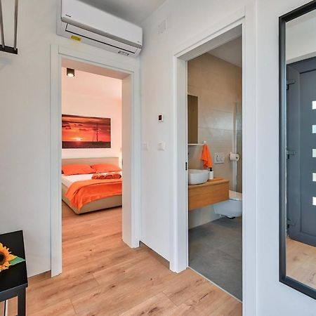 Villa Solis-Modern Villa For A Romantic Retreat, Heated Pool Ližnjan المظهر الخارجي الصورة