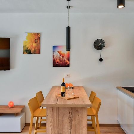 Villa Solis-Modern Villa For A Romantic Retreat, Heated Pool Ližnjan المظهر الخارجي الصورة