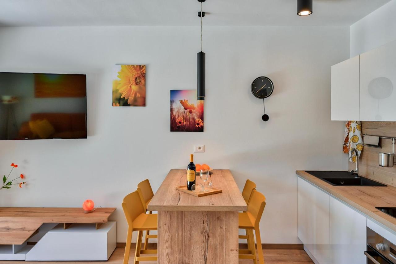Villa Solis-Modern Villa For A Romantic Retreat, Heated Pool Ližnjan المظهر الخارجي الصورة