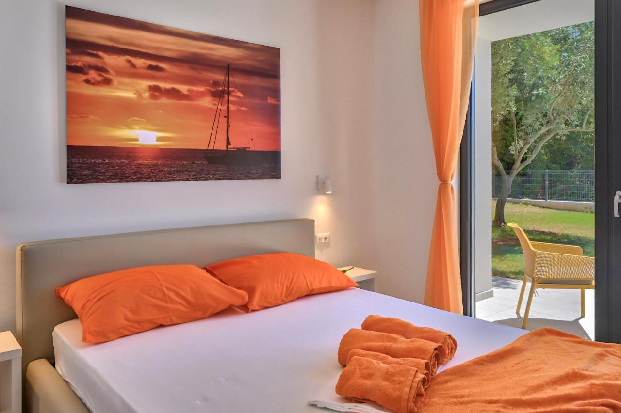 Villa Solis-Modern Villa For A Romantic Retreat, Heated Pool Ližnjan المظهر الخارجي الصورة