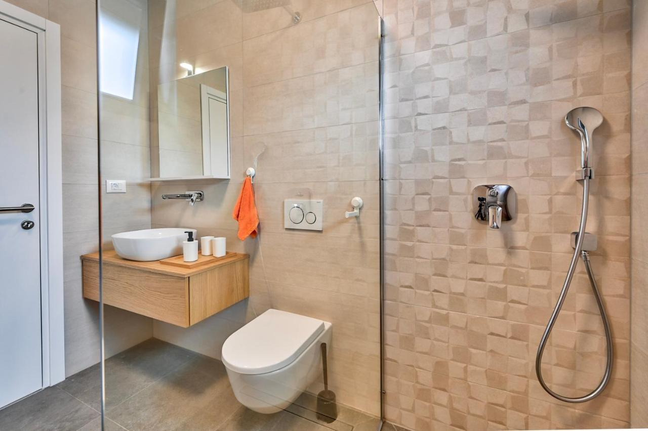 Villa Solis-Modern Villa For A Romantic Retreat, Heated Pool Ližnjan المظهر الخارجي الصورة